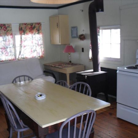 Lake Wolsey Cabins Hotel Gore Bay Bagian luar foto