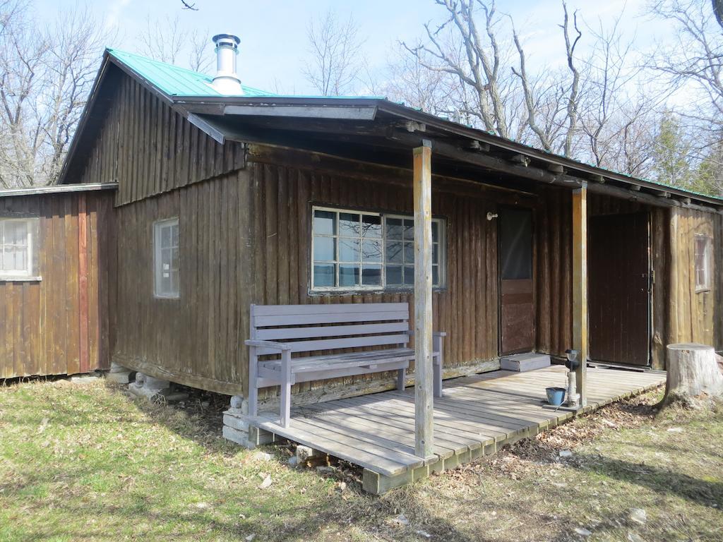 Lake Wolsey Cabins Hotel Gore Bay Bagian luar foto
