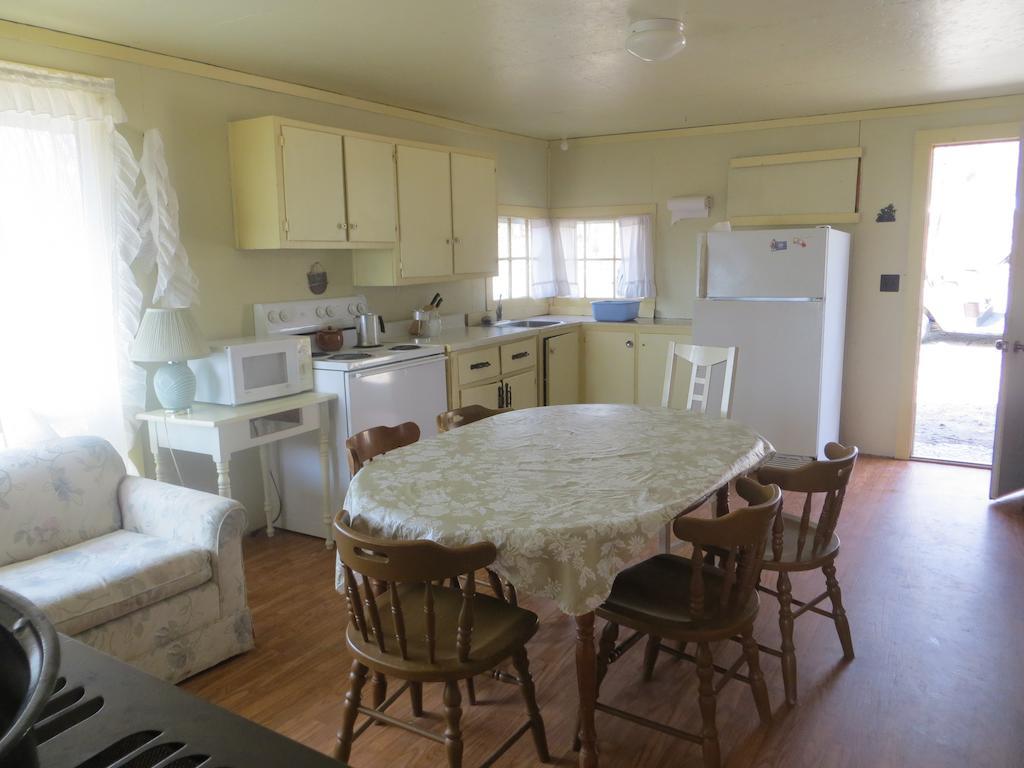 Lake Wolsey Cabins Hotel Gore Bay Bagian luar foto