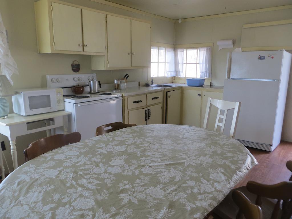 Lake Wolsey Cabins Hotel Gore Bay Bagian luar foto