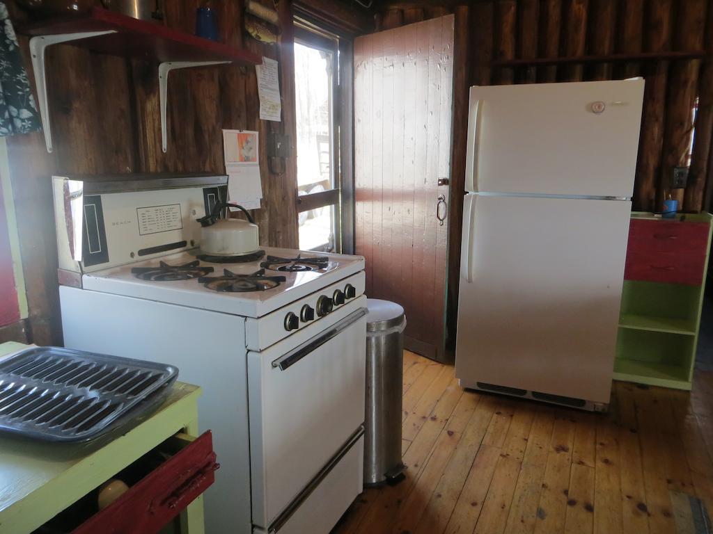 Lake Wolsey Cabins Hotel Gore Bay Bagian luar foto