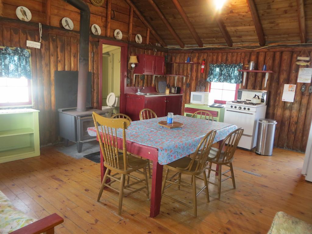 Lake Wolsey Cabins Hotel Gore Bay Bagian luar foto