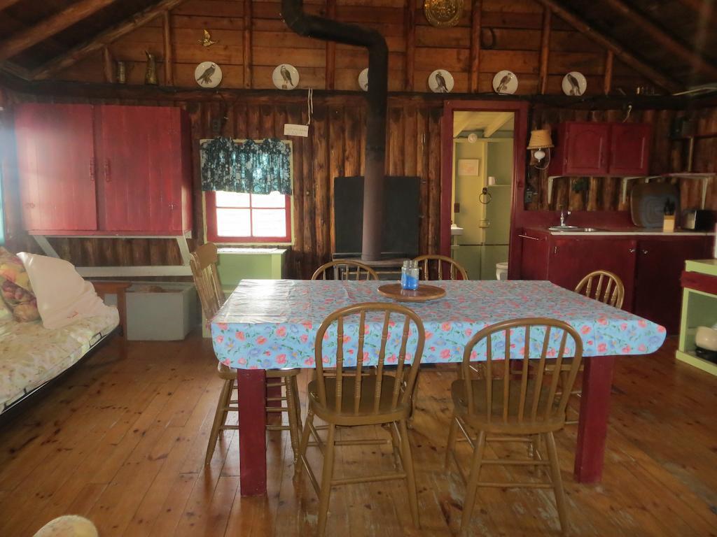 Lake Wolsey Cabins Hotel Gore Bay Ruang foto