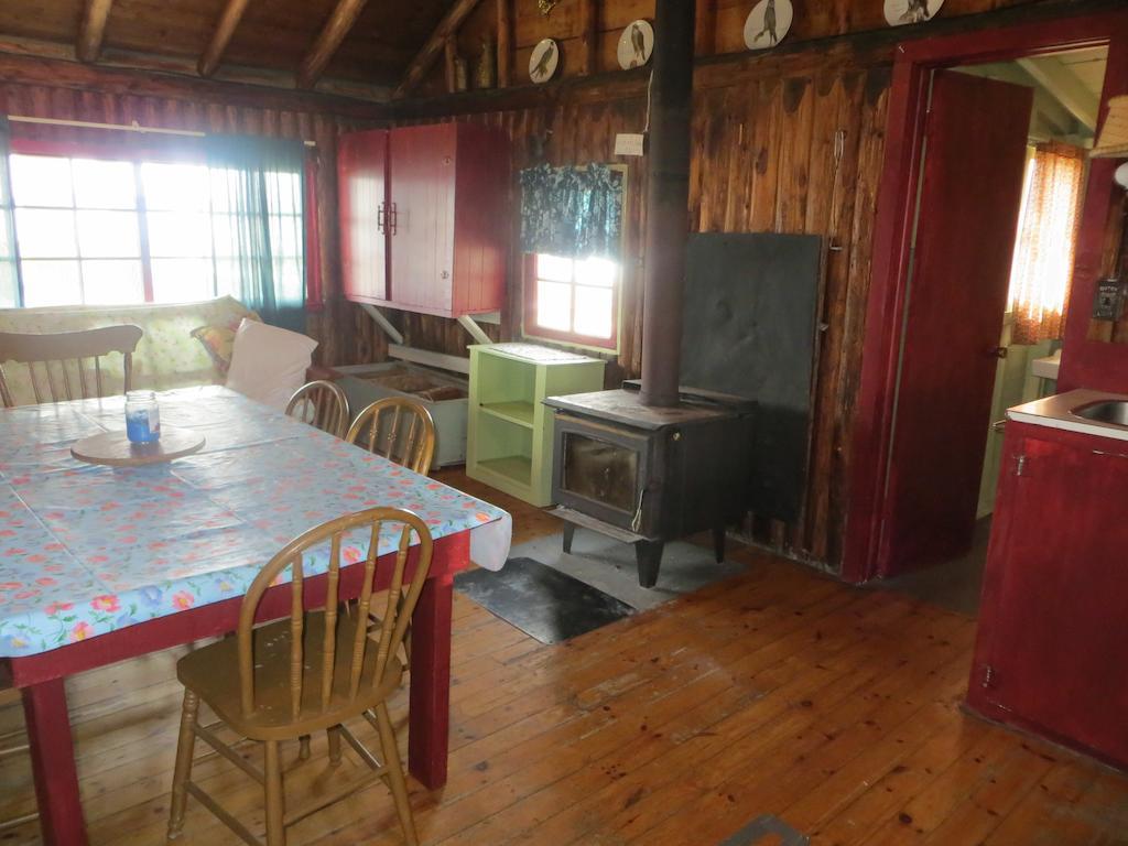 Lake Wolsey Cabins Hotel Gore Bay Ruang foto
