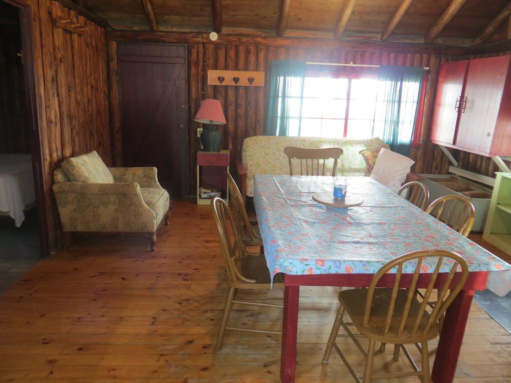 Lake Wolsey Cabins Hotel Gore Bay Bagian luar foto