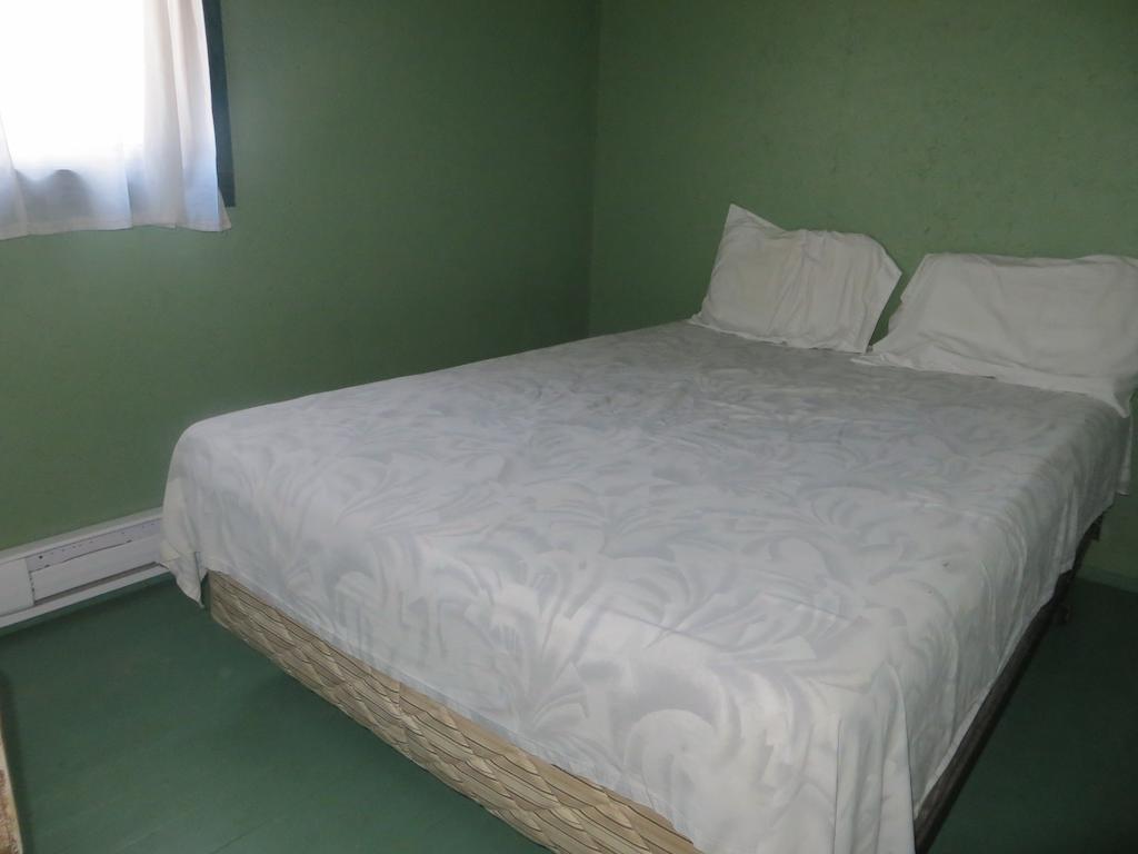 Lake Wolsey Cabins Hotel Gore Bay Ruang foto
