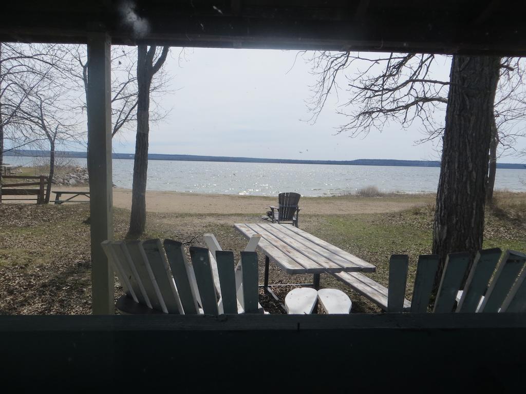 Lake Wolsey Cabins Hotel Gore Bay Bagian luar foto