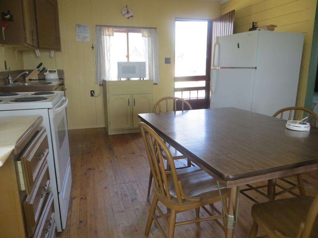 Lake Wolsey Cabins Hotel Gore Bay Ruang foto