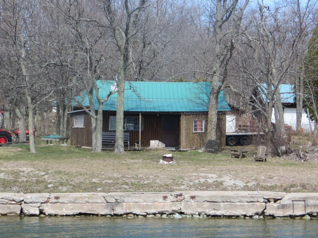 Lake Wolsey Cabins Hotel Gore Bay Bagian luar foto