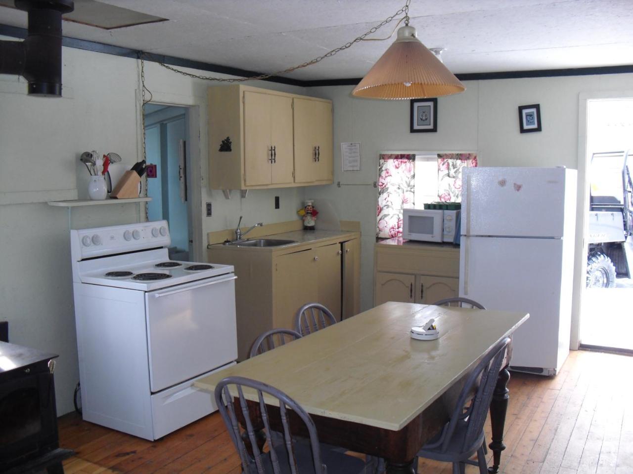 Lake Wolsey Cabins Hotel Gore Bay Bagian luar foto