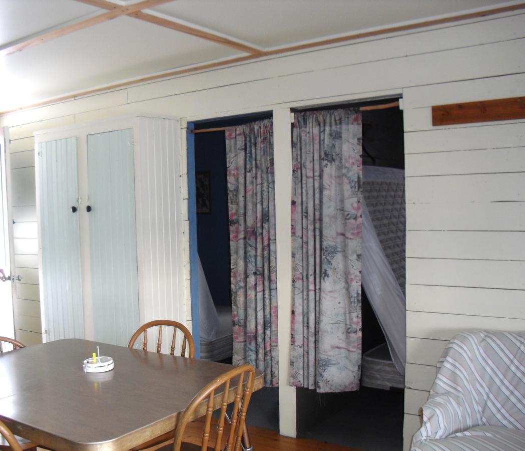Lake Wolsey Cabins Hotel Gore Bay Bagian luar foto